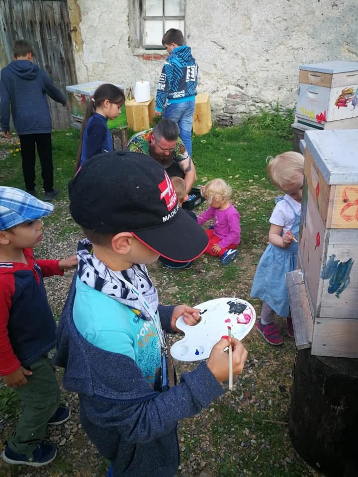 Edukacyjne zajęcia przyrodnicze: ŻYCIE PSZCZÓŁ